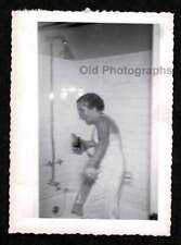 YOUNG LADY BATHROOM SHOWER SEXY UNERWEAR SLIP LAUGHING OLD/VINTAGE PHOTO- H920 picture