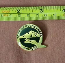 Town of Queen Creek Arizona travel souvenir gold tone hat jacket lapel pin picture