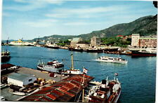Postcard of Bergen's Vågen harbor by Giovanni Trimboli. picture