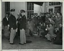 1951 Press Photo Gen Dwight Eisenhower & Gen Omar Bradley at the White House picture
