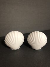 VINTAGE PRE-OWNED PAIR OF  WHITE SEASHELLS SALT & PEPPER SHAKERS COLLECTIBLES picture