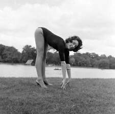 Ballet Dancer Gillian Lynne at the Lido, Hyde Park 1960 OLD PHOTO 4 picture