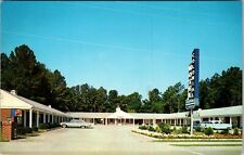 Williamsburg VA-Virginia, Colonial Motel, Scenic View, Vintage Postcard picture