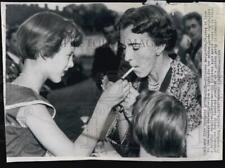 1954 Press Photo Princess Margrethe provides light for her mother, Queen Ingrid picture