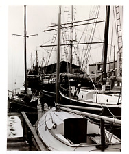 1990s Newport Rhode Island RI Thames Street Waterfront Boats VTG Press Photo picture