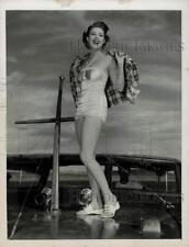 1953 Press Photo Actress Mala Powers on Lake Mead near Las Vegas - kfx14161 picture