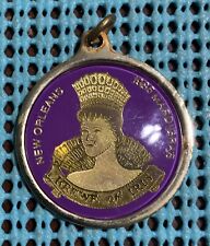 1985 Krewe of IRIS Mardi Gras looped badge / charm - gold on purple picture