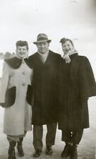 AB796 Original Vintage Photo THREE FRIENDS ON THE ICE c 1940's picture