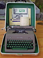 Royal Quiet Deluxe De Luxe Portable Typewriter 1952 # RA-2908595 Green keys - picture