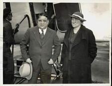 1935 Press Photo Mayor and Mrs. Fiorello La Guardia at Kansas City airport picture