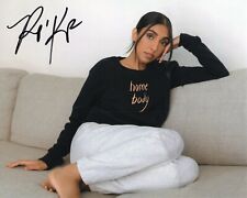 RUPI KAUR SIGNED AUTOGRAPH 8X10 PHOTO EXACT PROOF  MILK AND HONEY  HOME BODY #2 picture