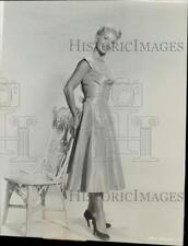1956 Press Photo Dani Crayne models Murray Hamburger fashion design in Hollywood picture