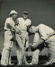 1939 Press Photo Cricket players prepare to resume play - kfx47011 picture