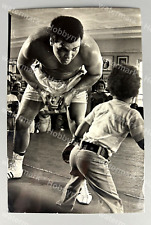MUHAMMAD ALI Boxing Legend Champ Training Original Press Photo Type 1 picture