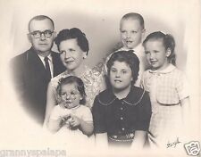 1950's-8x10 Family photo of 6-Man-Lady-4 Children-Little one very worried picture