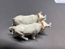 Vintage Diecast Toy Pair of Bulls / Oxen  Metal  3 Inches Long   White picture