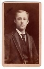 CIRCA 1880s CDV HANDSOME YOUNG MAN IN SUIT DETAILED SHOT NEWARK DELAWARE picture