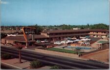 BAKERSFIELD, California Postcard TOWN HOUSE MOTEL Highway 99 Roadside 1950s Cars picture