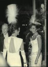 1965 Press Photo Duke & Duchess of Windsor greet MME. Rochas at event picture