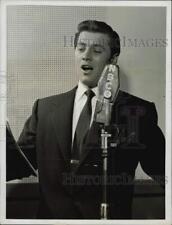 1956 Press Photo Actor-Singer Gordon MacRae on 