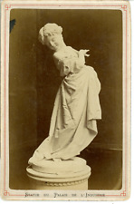 France, Paris, Statue du Palais de l'industrie. Vintage Petite Coquette al picture